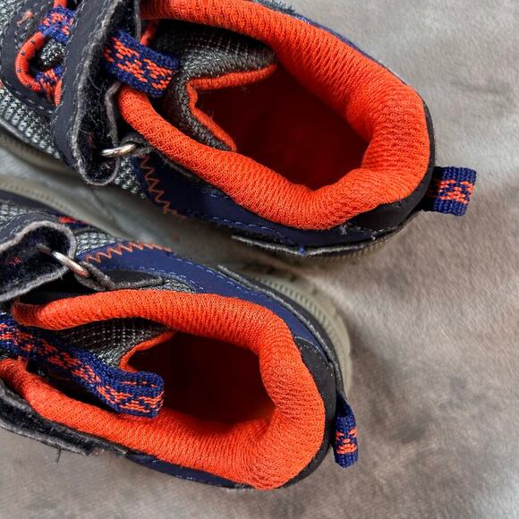 OshKosh B'gosh Toddler boys sneakers size 5 - Picture 3 of 8